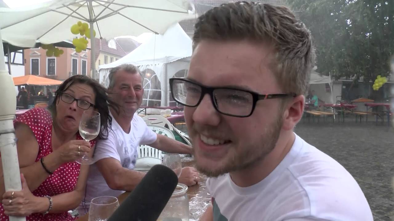 Unwetter kann Weinfest nicht stoppen