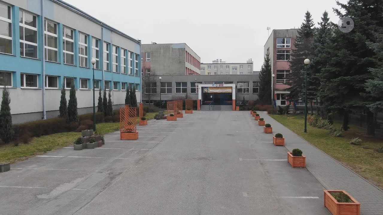 Lokalna.TV: Uczniowie PSP nr 5 w Ostrowcu wrócili do szkoły
