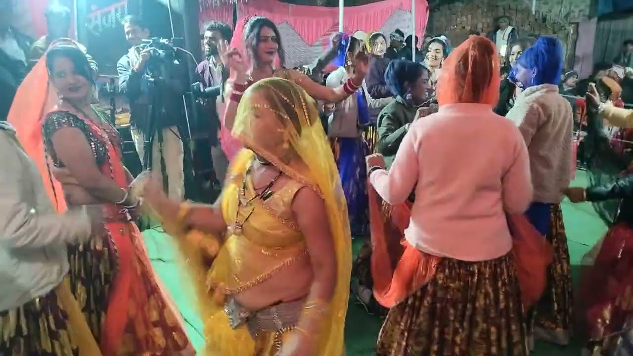 #राहतगढ़ में 14 नचनारी // #लाल चुनरिया गोरे गोरे गाल भोजी की चोली में दो दो मोबाइल रामेश्वर कविता