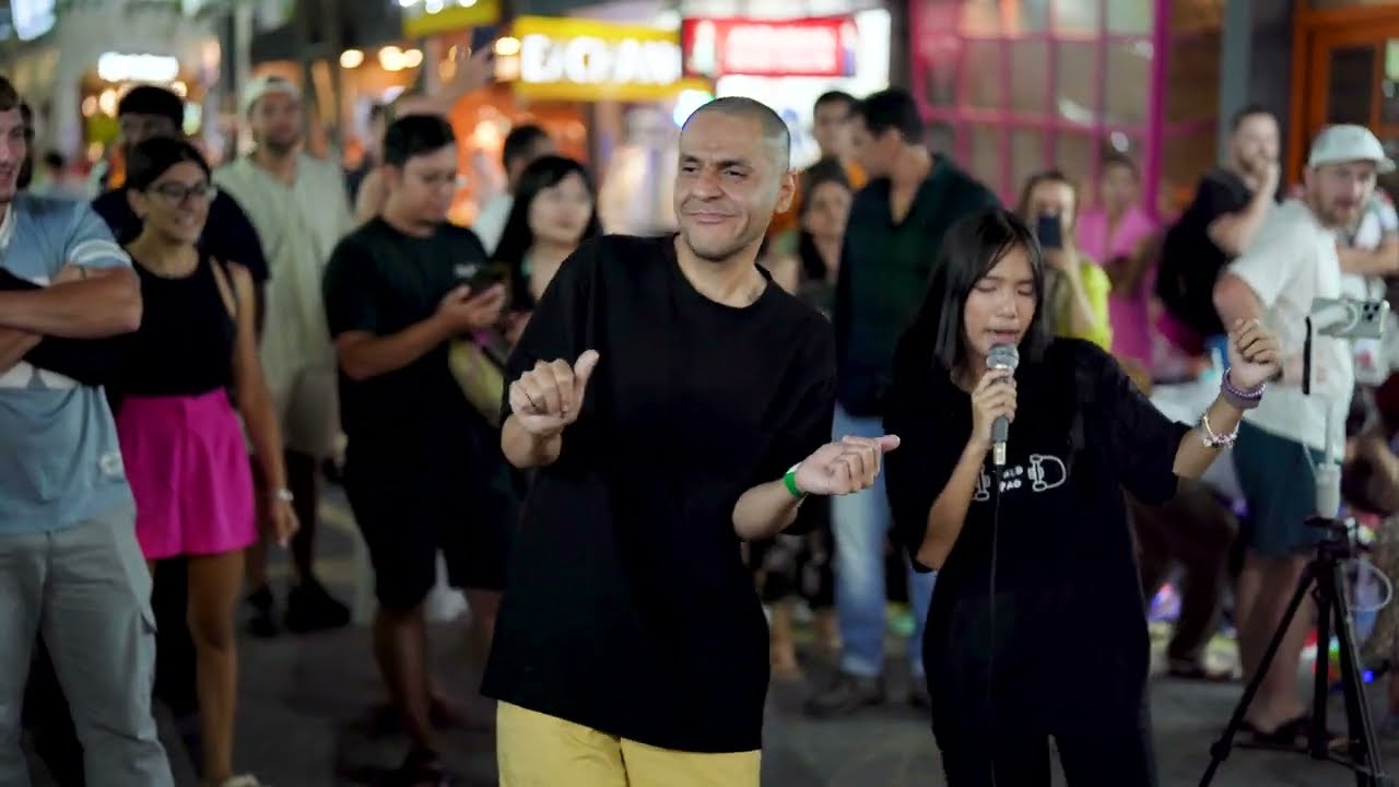 Thailand Street Singer 💫 QUEEN ON STREET