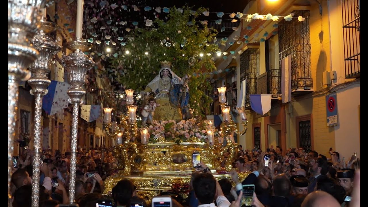 IMPRESIONANTE PETALÁ y SEVILLANAS a la PASTORA DE CAPUCHINOS en Antonio Machín 2024| Glorias Sevilla