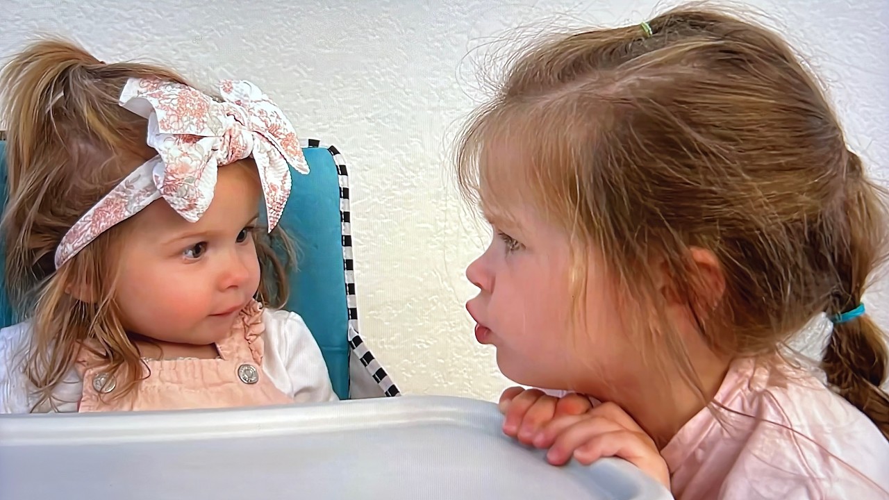Cute Sisters Eating Lunch (EXTREMELY CUTE)
