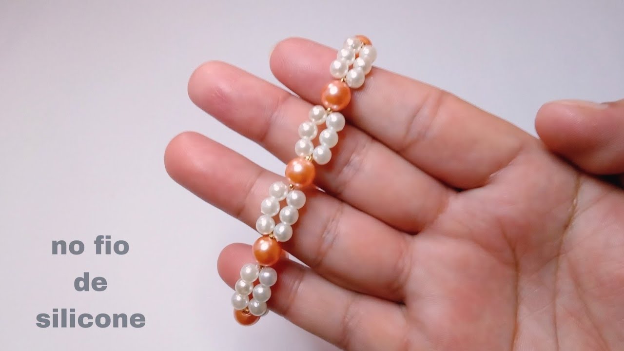 Como fazer pulseira no fio de silicone super fácil.