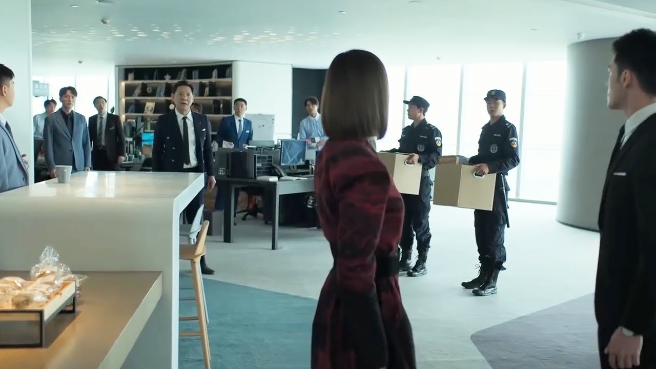 🥣经理合伙排挤灰姑娘让她离职，却不知她是董事长的女儿！｜今天的她们 Fry Me to the Moon
