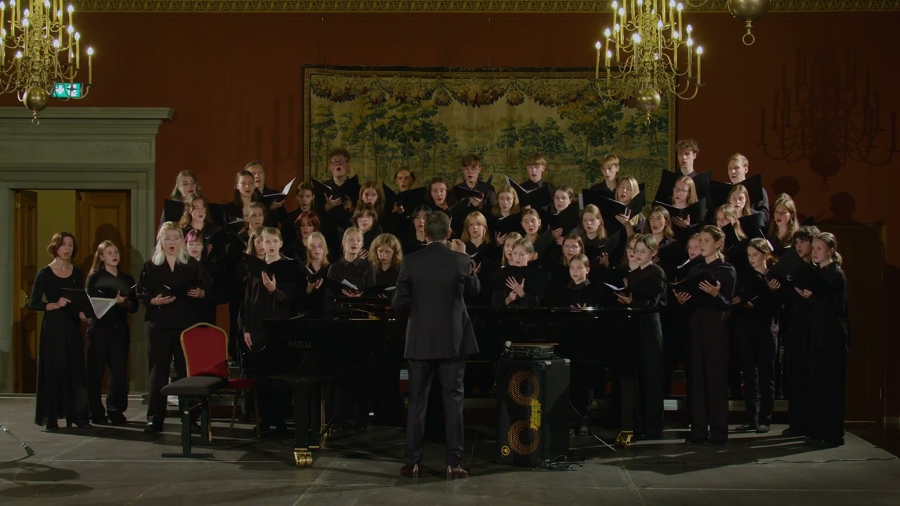 13.  M.K. Čiurlionis Harmonizuotos l.l.d.: „Dainų dainelė“, „Vienam kiemely“, „Siuntė mane močiutė“