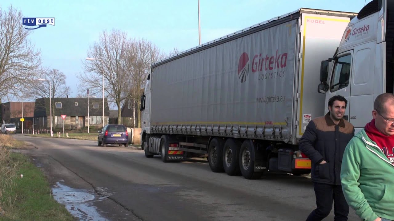 Vrachtwagenchauffeurs uit Litouwen gestarand in Kampen, ze kunnen niet naar huis
