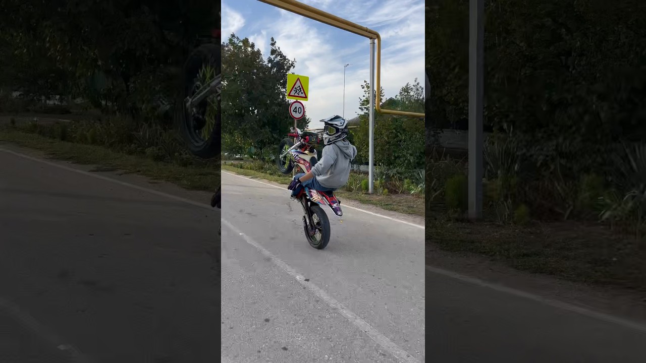 КомпьютернаяГрафика!🚀тгк:Камапуля🚀 #short#stunt#stuntrider#moto#motovlog#stuntriding#fake#питбайк