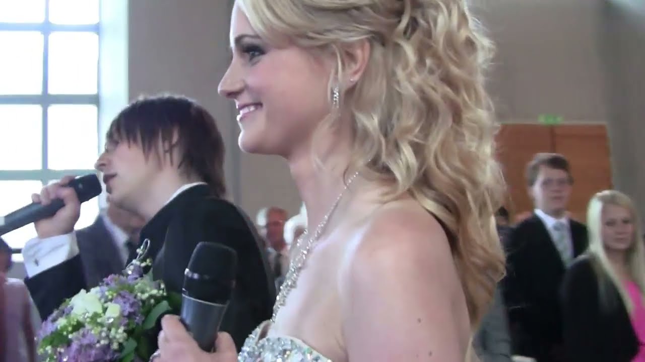 Nu är tid att leva - Klas och Sanna Norberg sjunger ingångsmusiken på sitt bröllop. Wedding entrance