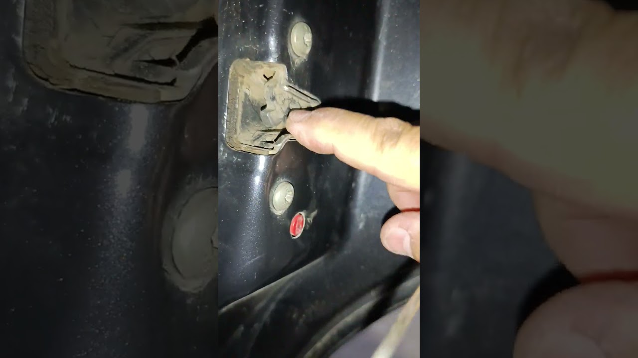 Porta traseira Corsa Hatch travada . Como destravar.