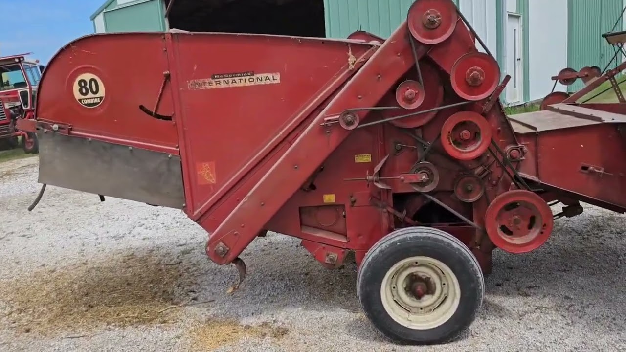 Cleaning up the 80 combine, loader back on 560