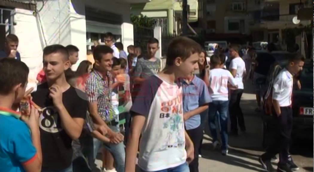 Fier, nis rikonstruksioni në 2 shkolla, transferohen nxënësit- RTV Ora News- Lajmi i fundit-