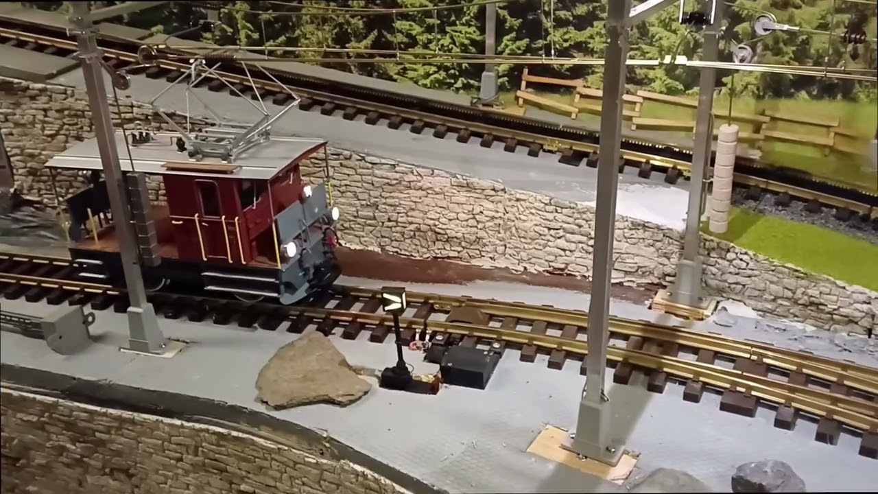 Schokolade für die Schweiz, gebracht mit der LGB auf der Rhätischen Bahn