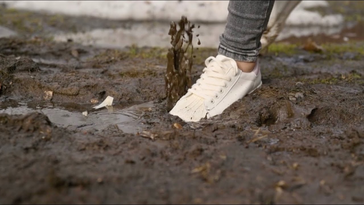 Why Houses Don't Sink: Footing Size Minimums