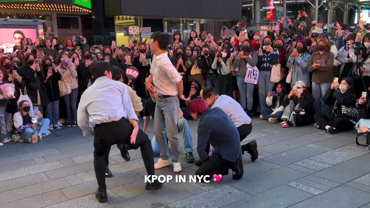 WEi 위아이 NEW YORK Times Square Busking 2022.09.30: BYE BYE BYE 뉴욕 타임스퀘어 버스킹 [back view fancam 직캠]