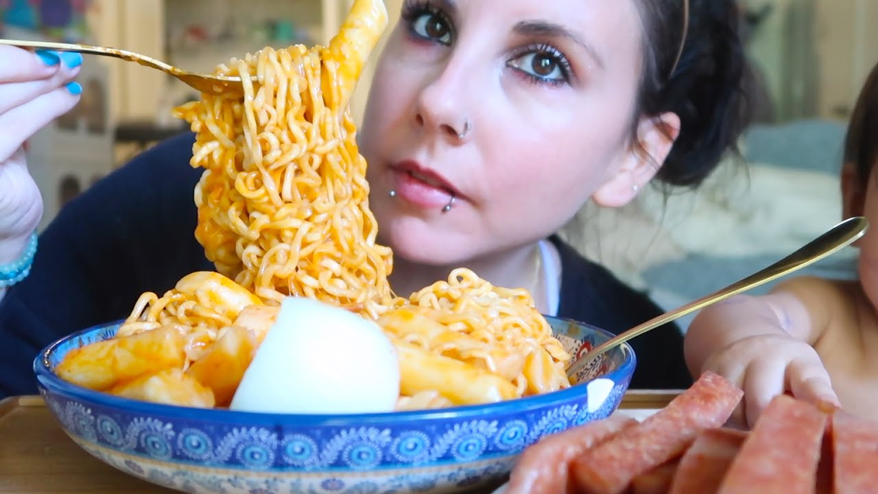 SPICY NOODLES, FRIED SPAM AND RICE CAKES MUKBANG