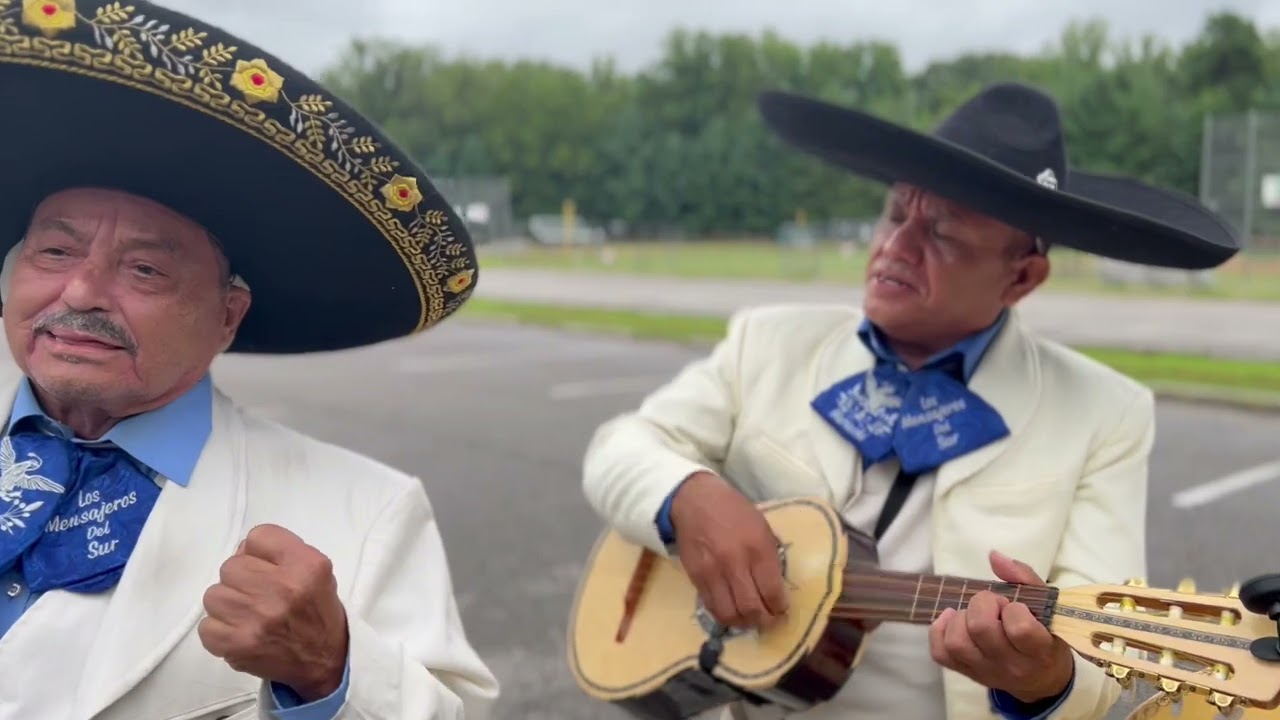 Humberto Guzman y su  Mariachi Los Mensajeros Del Sur - La Enorme Distancia (Video Musical)