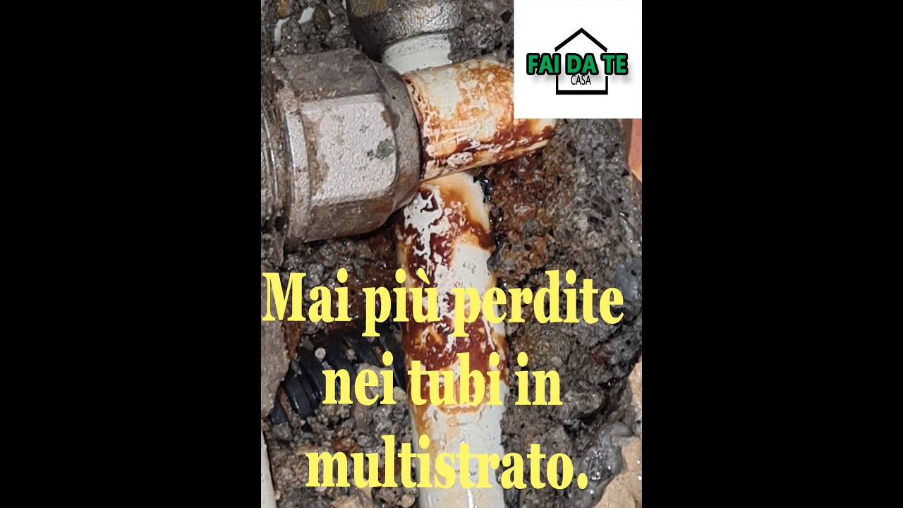 Perdita tubi - tubo multistrato con raccordi a stringere sotto pavimento, vivamente sconsigliato.