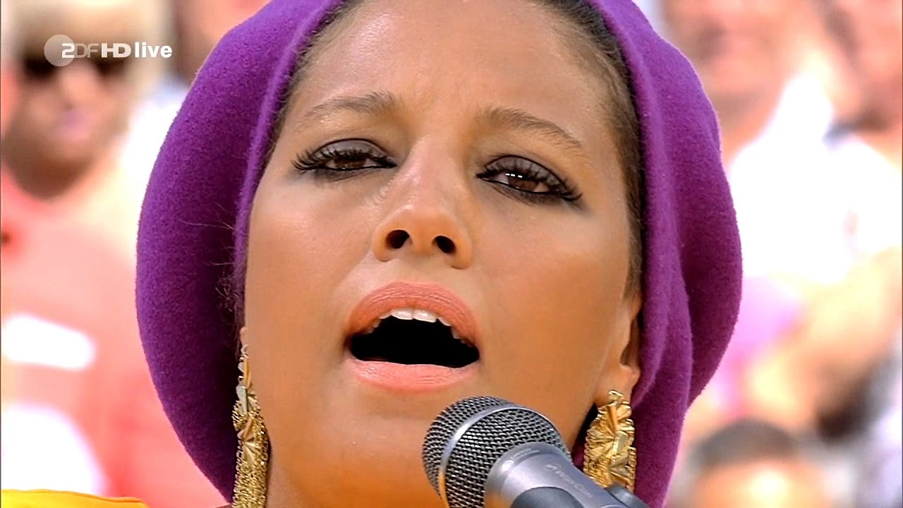 JESSICA FOLCKER - How Will I Know @Fernsehgarten 2013