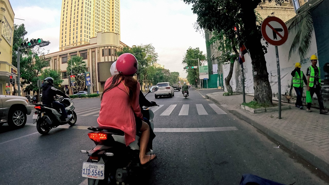 EP 233: Everyday motorcycle ride in Phnom Penh, Cambodia, 4K/60p