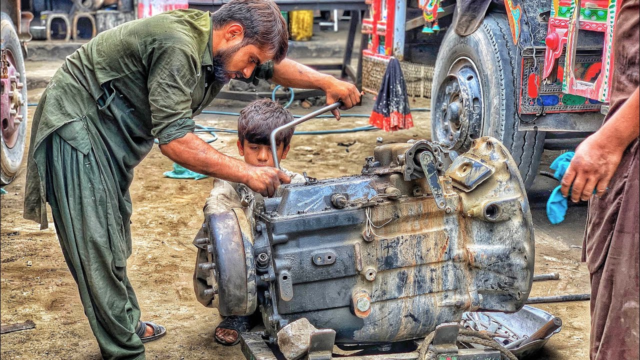 How To Rebuild Truck Manual Transmission || Restoration Of Truck Gearbox
