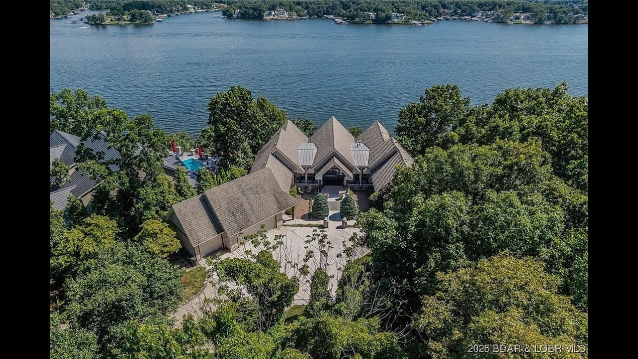 $1,950,000 820 Cedar Crest Dr, Lake Ozark, MO 65049