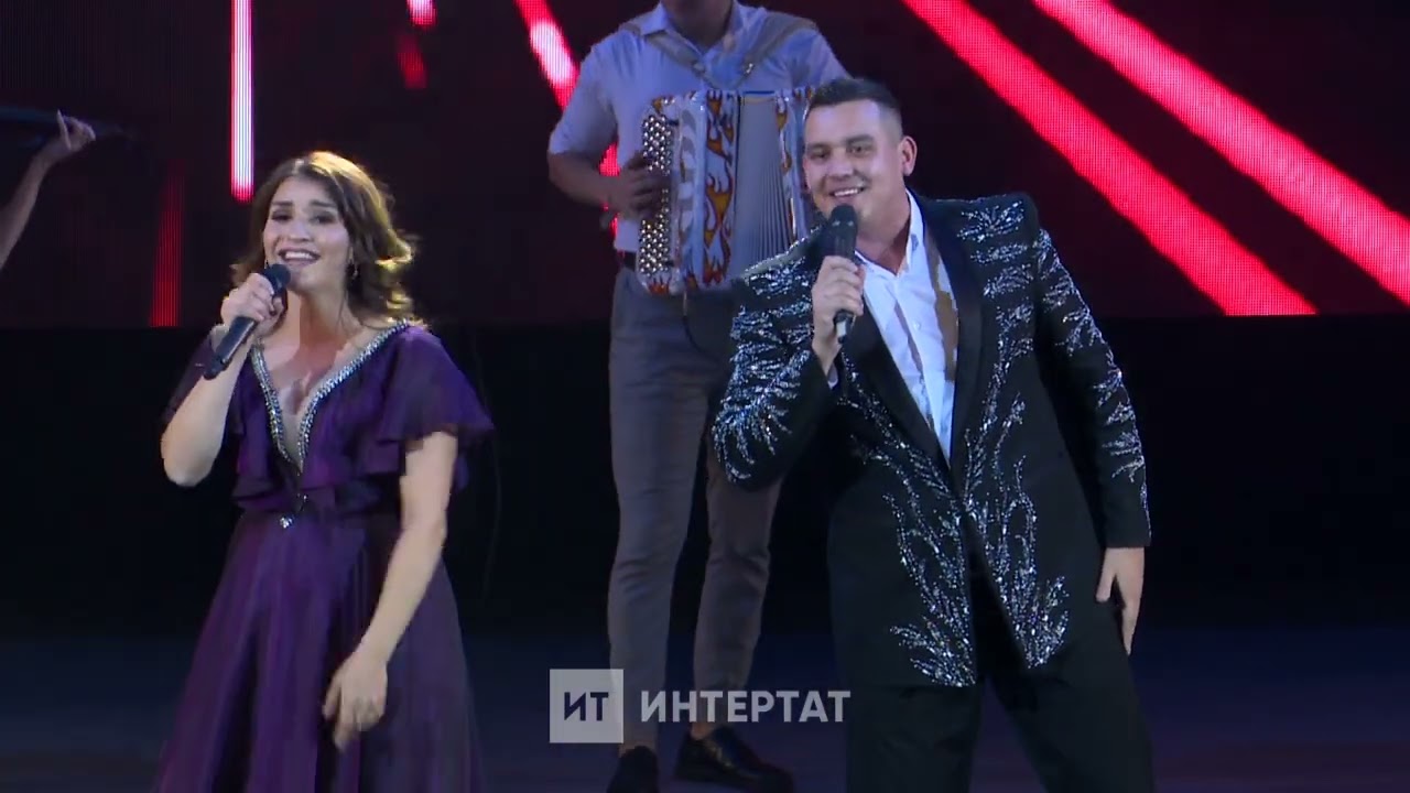 Алмаз Мирзаянов һәм Зөлфирә Шәйдуллина “Бир кулыңны”җырын башкара