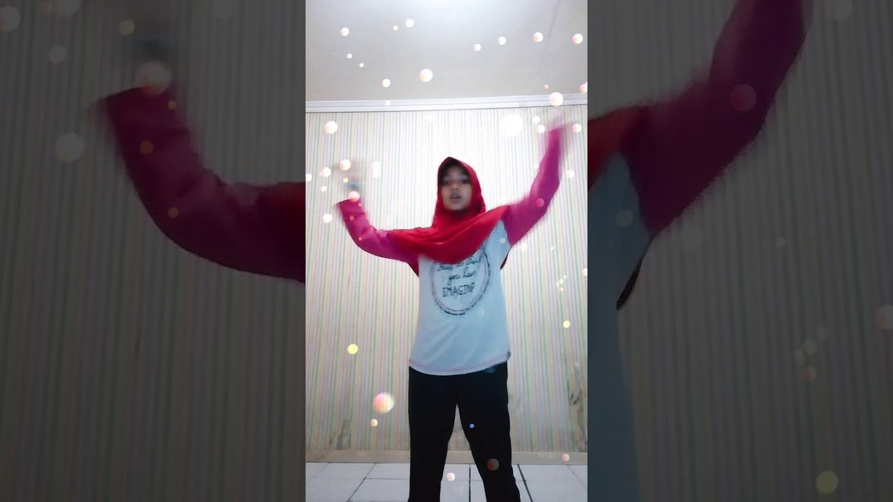 Momoland - BAAM cover By zeetha😊..