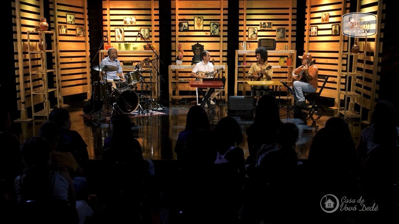 'Minhas Mãos Meu Cavaquinho', de Waldir Azevedo, interpretada pelo cavaquista Pablo Dias