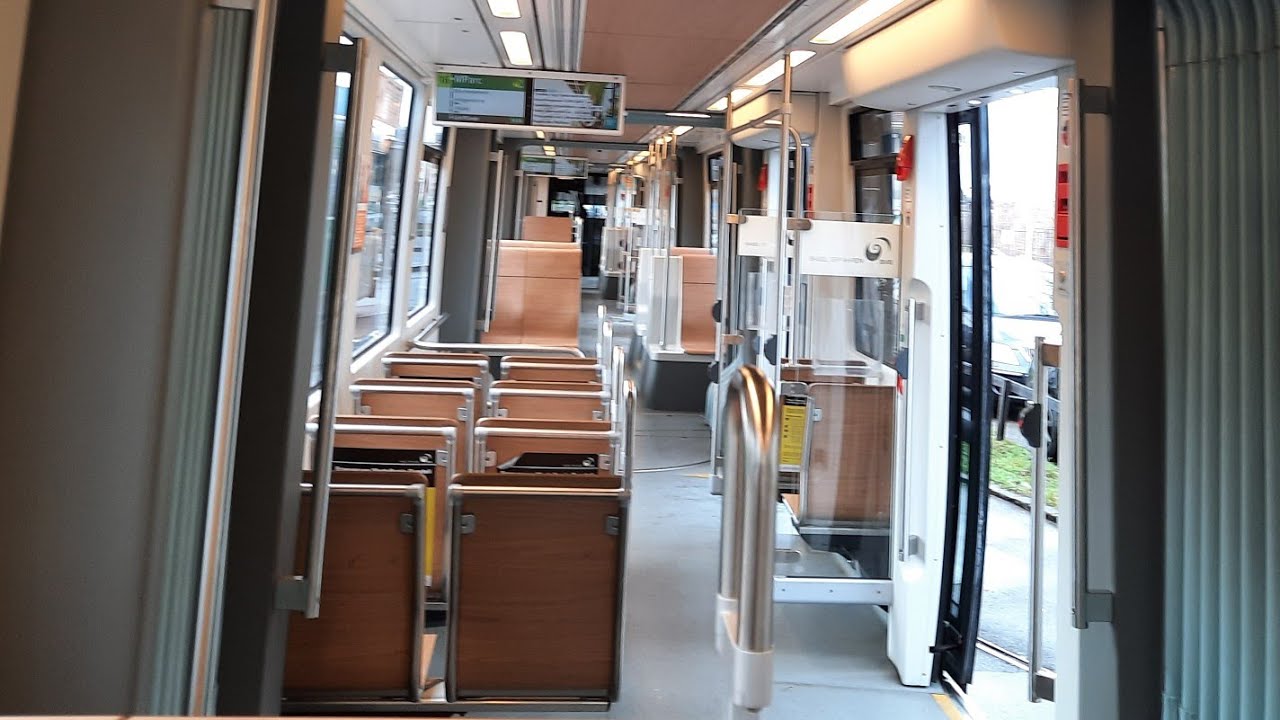 Wagenrundgang im BVB Flexity Basel