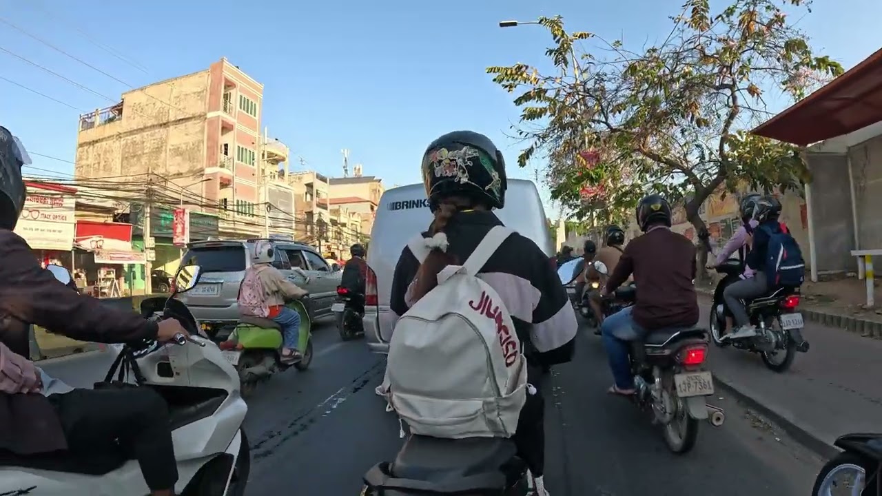 EP 225: Everyday motorcycle ride in Phnom Penh, Cambodia, 4K/60p