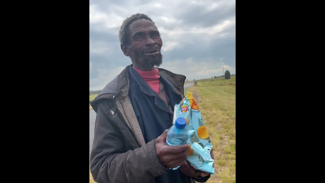 Old man Couldn't Find Food on the Road, He Was Confused and Lost