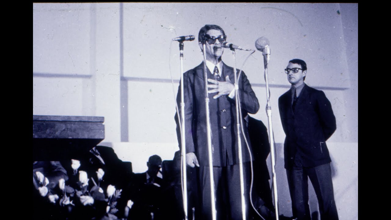 Hist&oacute;rico e &uacute;nico-CHICO XAVIER RECEBE O T&Iacute;TULO DE CIDAD&Atilde;O PAULISTANO E FAZ REVELA&Ccedil;&Otilde;ES SOBRE A CIDADE