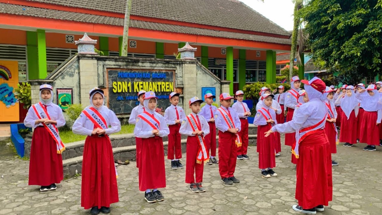 UPACARA BENDERA SEKOLAH DASAR