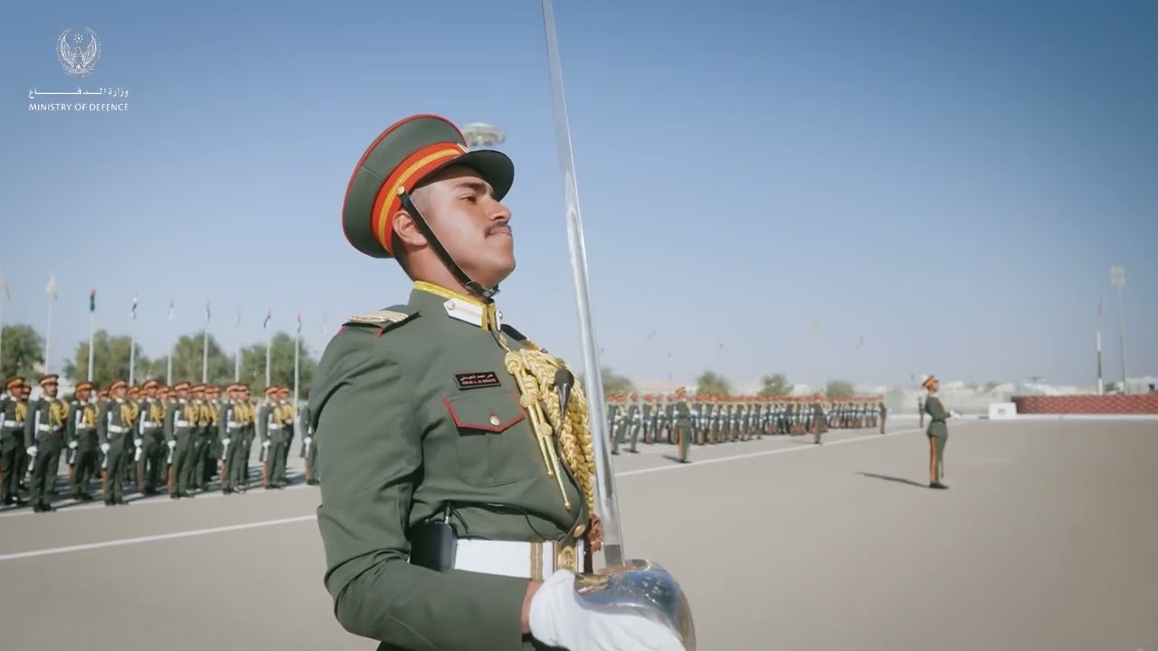 محمد‎ بن راشد يشهد تخريج الدورة الـ49 من المرشحين الضباط في كلية زايد الثاني العسكرية