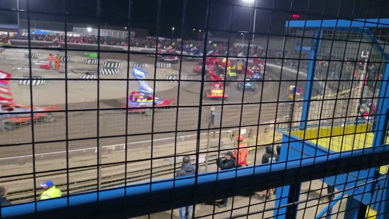 Friday Night Overseas F1 & 2L Saloons 12/9/2025