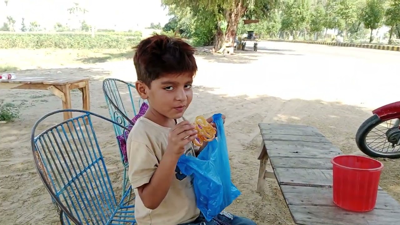 Hafiz Shahid Makki sab nay apnay dastay Mubarak say Juice bana kar mujhay pelaya.
