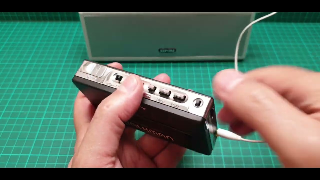 Sony WM-190 personal cassette player Walkman review & inside look | Merry Christmas to all