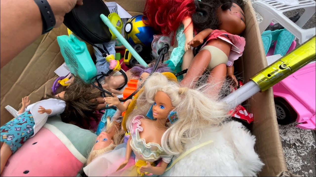 Barbie&rsquo;s at flea Market. Barbie&rsquo;s en el Tianguis 