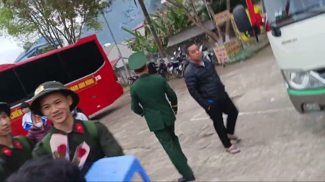 Mơi pi nọng tỏn le pứng lan nọi chí ó táng mứa bộ đội nớ 