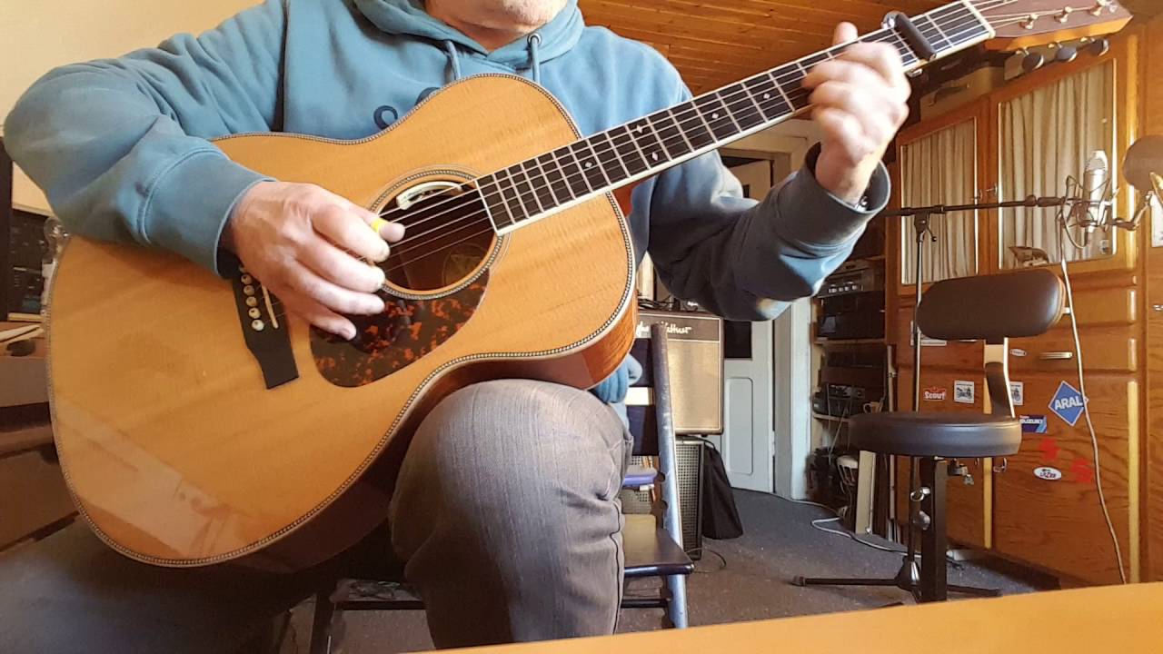 Acoustic Blues in E, Larrivee OM 50