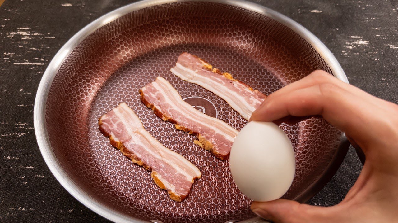 Einfach die Eier in die Pfanne geben! Eine einfache und leckere Frühstücksidee!