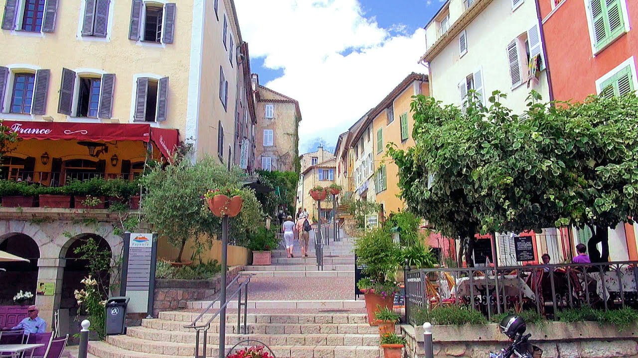 Fayence in June; Var, Provence-Alpes-Côte d'Azur, France [HD] (videoturysta)