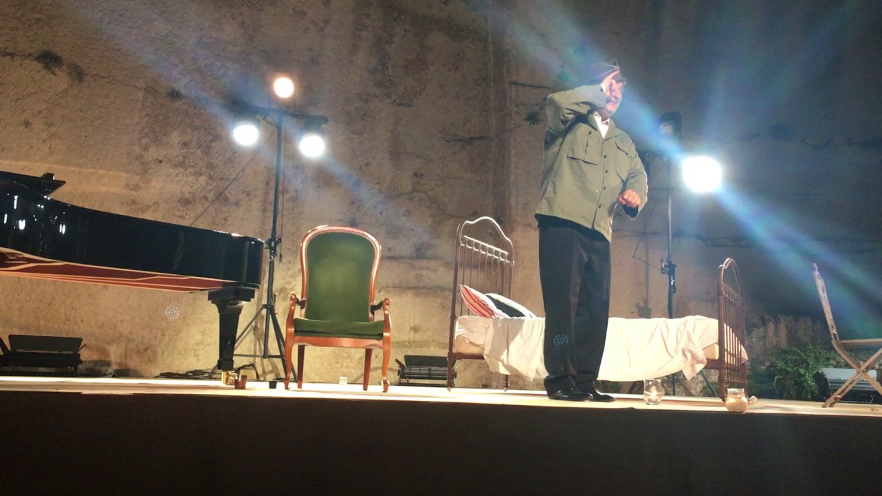 Eric Huchet sings 