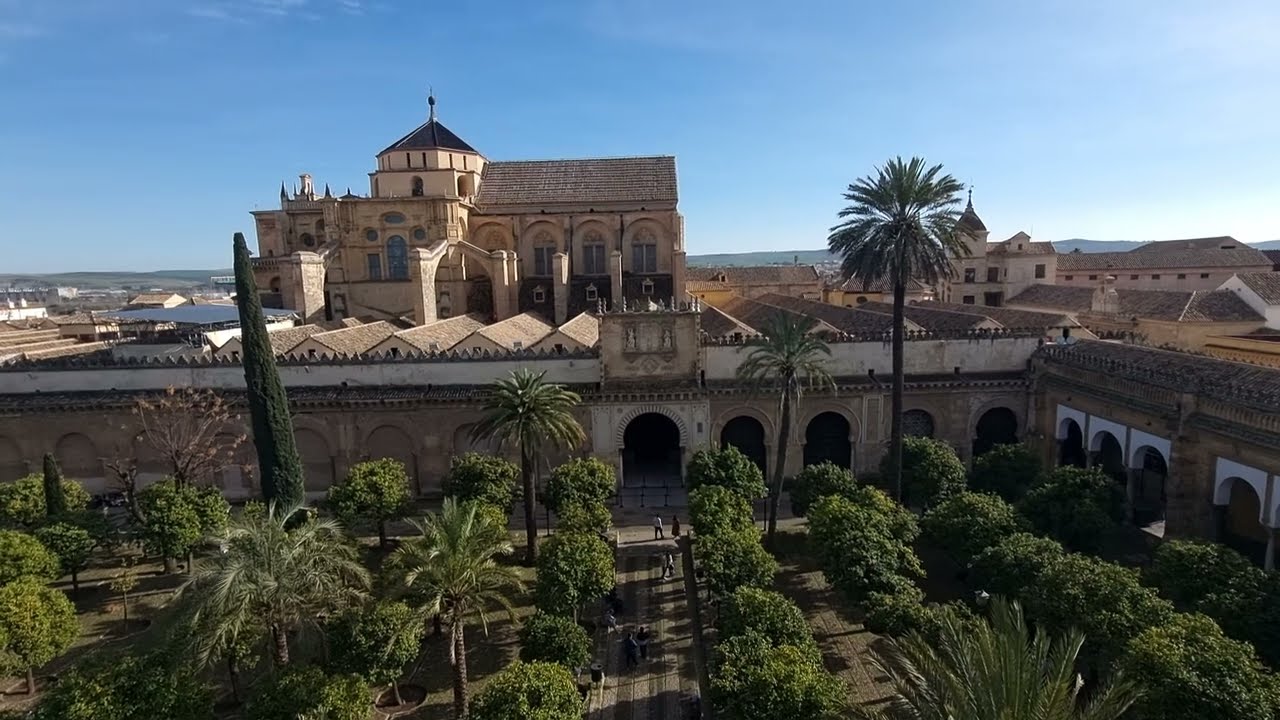 Mezquita Catedral y Patio de los Naranjos vistos desde la Torre Campanario