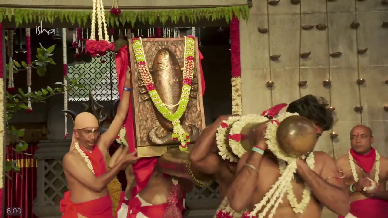 Linga Bhairavi Devi Maha Yatra + Aarti HD (Devi Procession + Fire Offering) Isha MahaShivRatri 2021