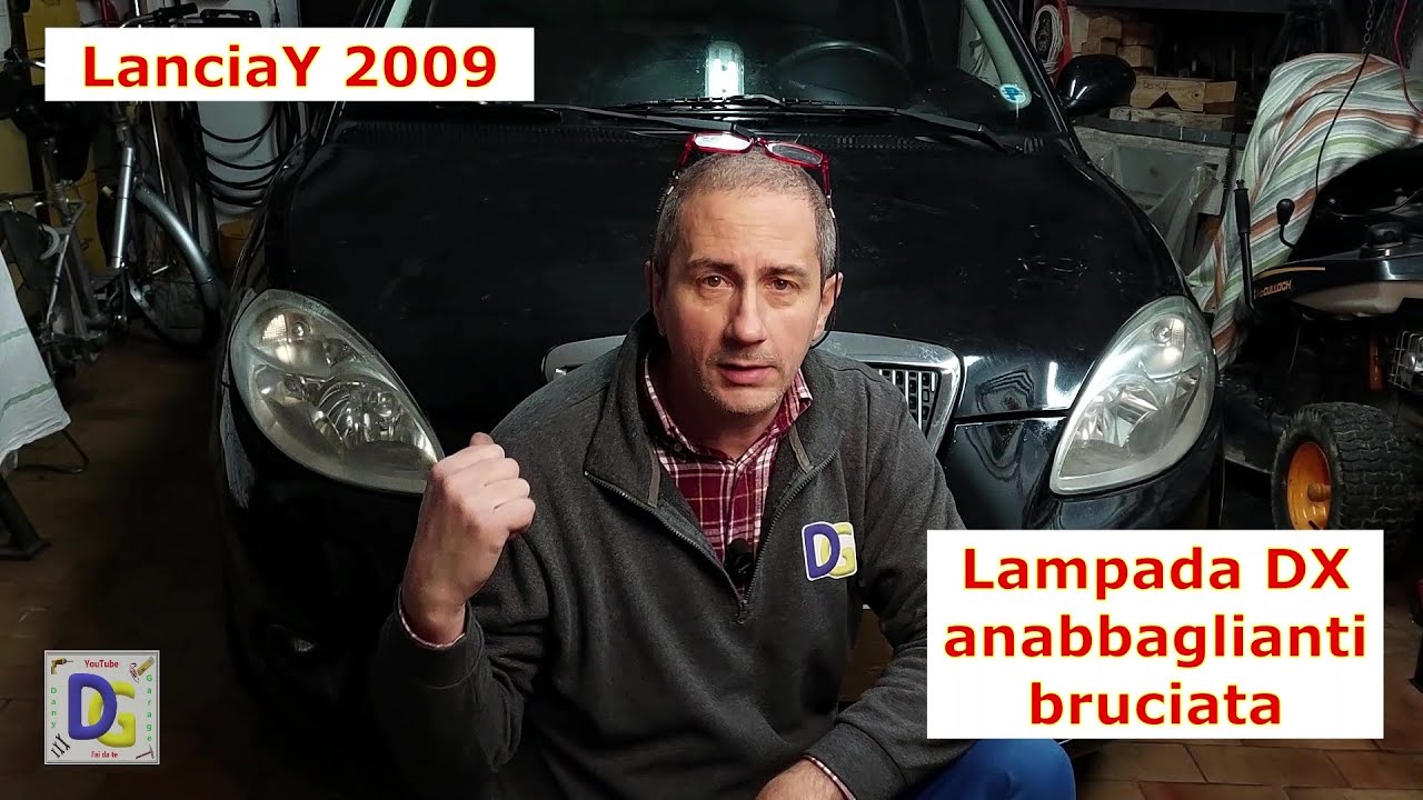Lancia Ypsilon, cambiare lampada faro, come si fa?  Lancia Y, changing the bulb, how do you do it?