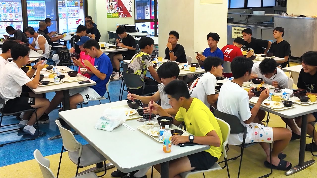 Famous Ramen in the Cafeteria! A Behind-the-Scenes Look at a 25-Time Champion Tennis Club