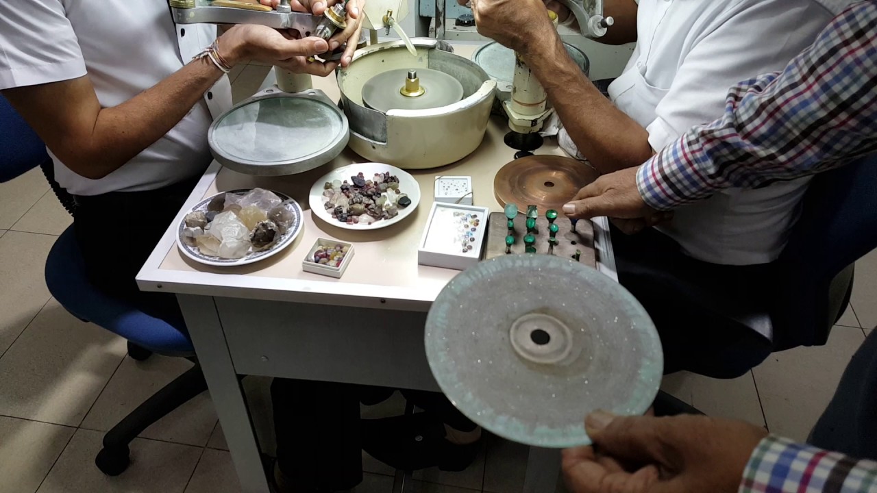 মূল্যবান হীরা কিভাবে কাটে দেখুনঃ Diamond cutting and Polishing Process in Sri Lanka