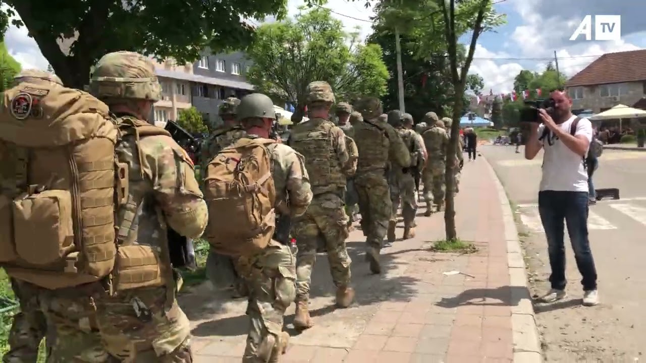 KFOR i ka shtuar prezenc&euml;n n&euml; Leposaviq/ Trupat amerikane hyn&euml; n&euml; oborrin e komun&euml;s!