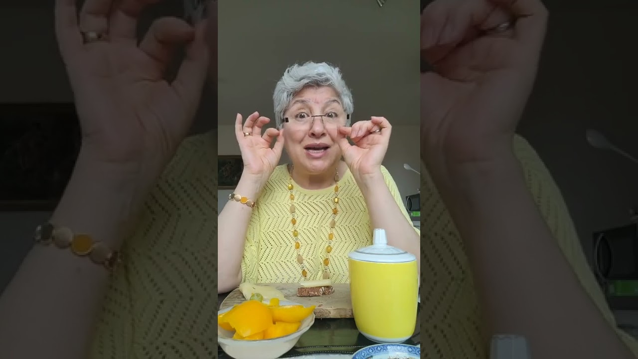 صبحانه امروز با شما 💞 با نون تازه از احمد و پنیر و حلوا از آذر افغان و ...🧀